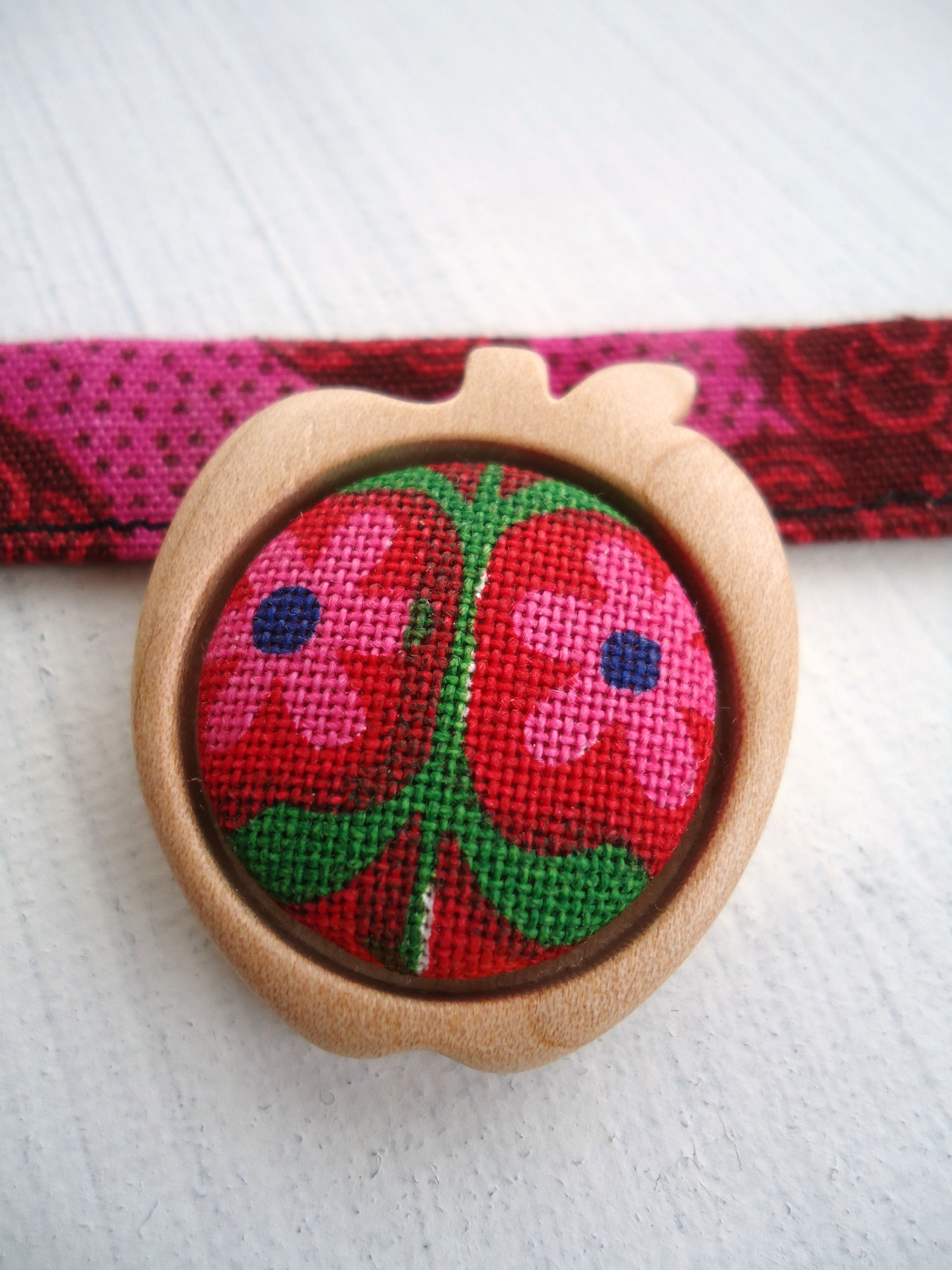 apple pendant by modflowers