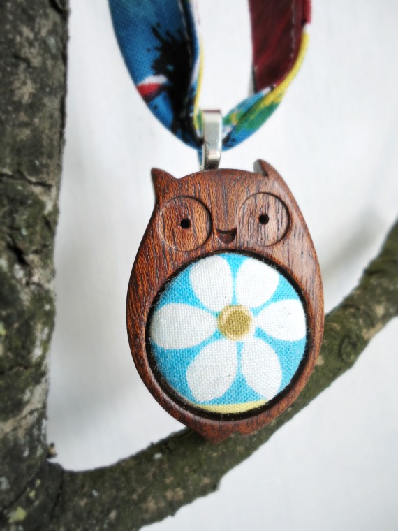 modflowers: owl pendant blue daisy