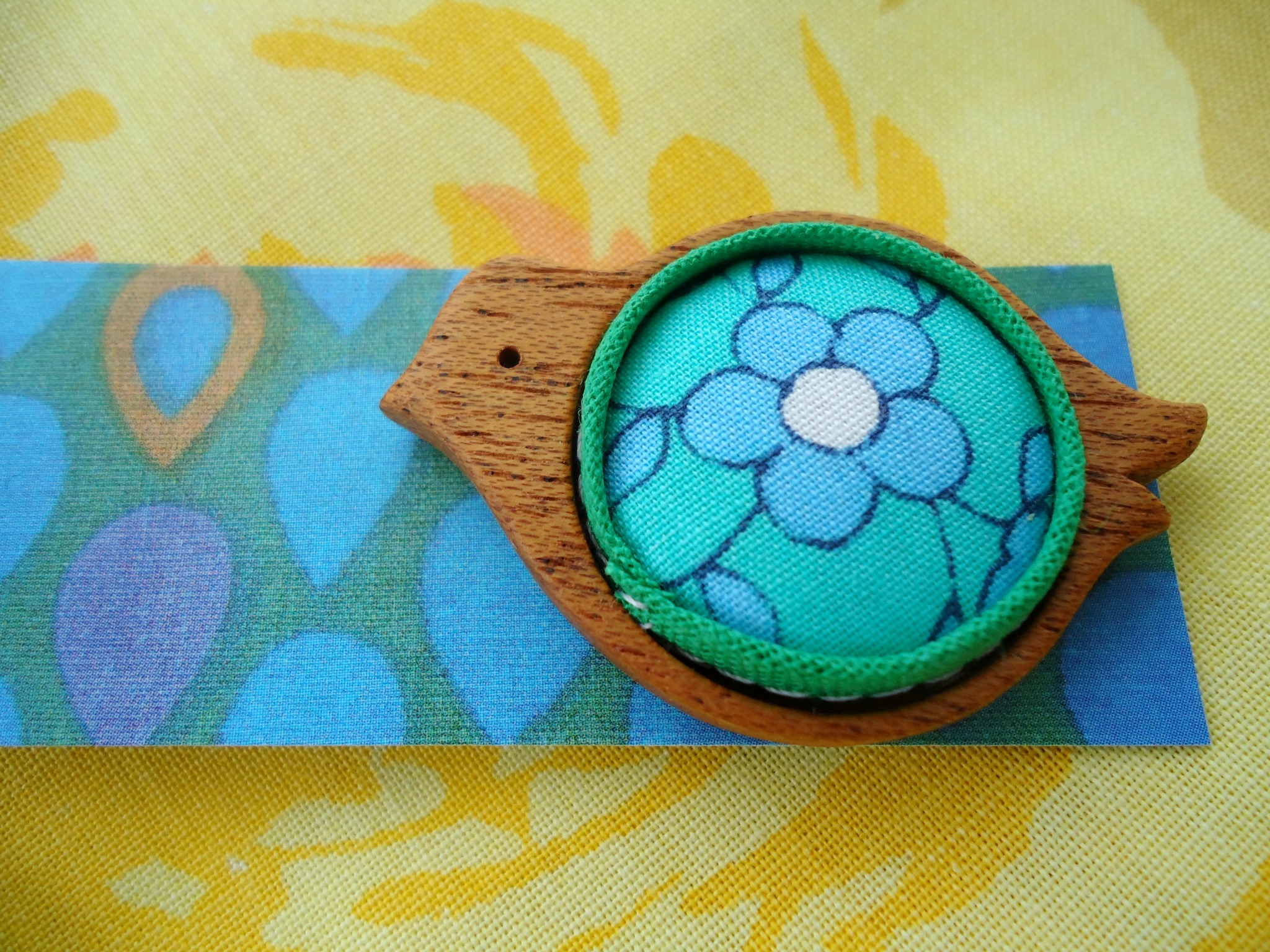 modflowers: birdie brooch