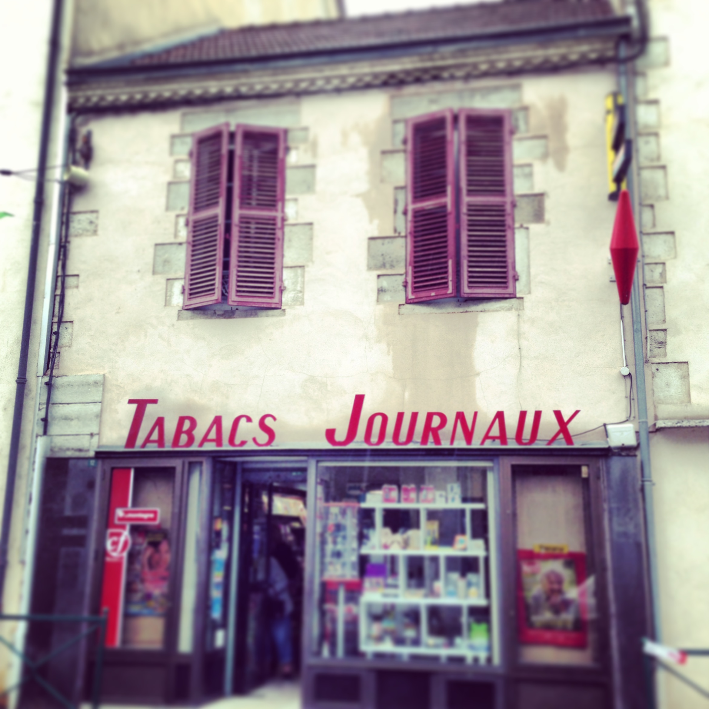 modflowers: Ebreuil's newsagent