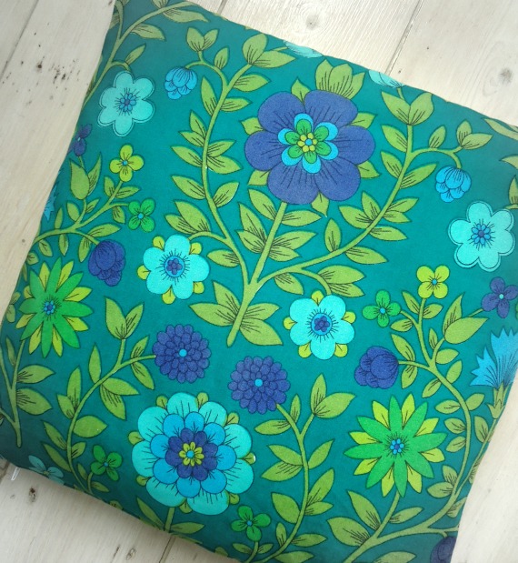 modflowers: roundelay cushion