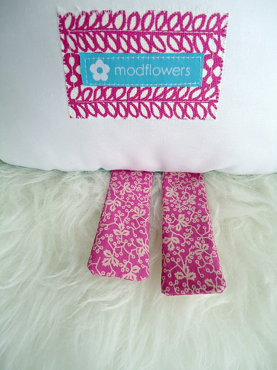 modflowers: owl cushion pink feet