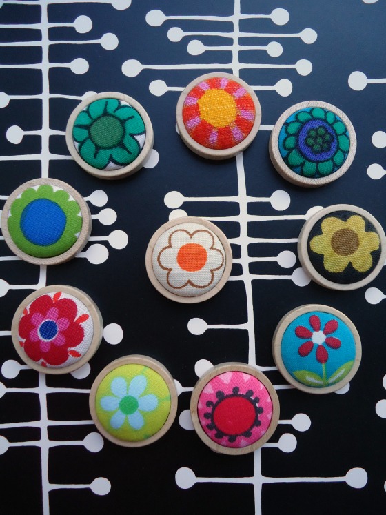 circle brooches3 560