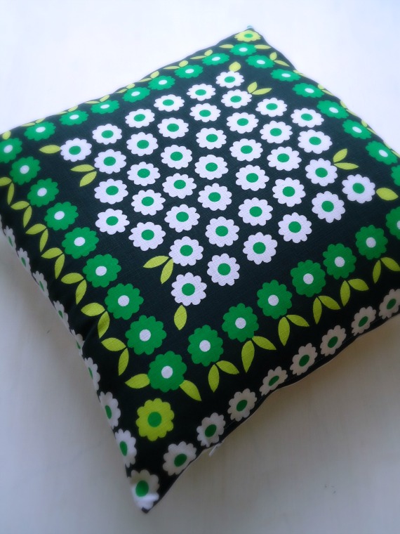 modflowers: green flowers cushion