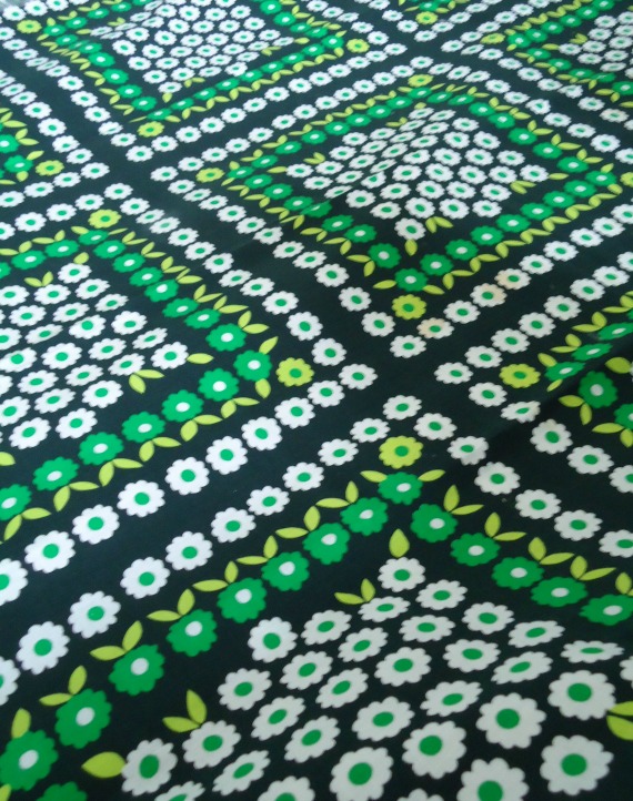 modflowers: green flowers tablecloth