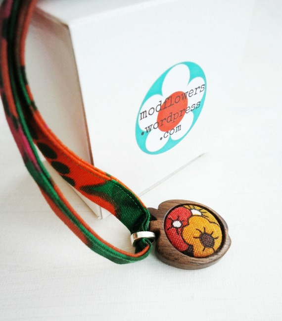 modflowers: apple pendant with gift box