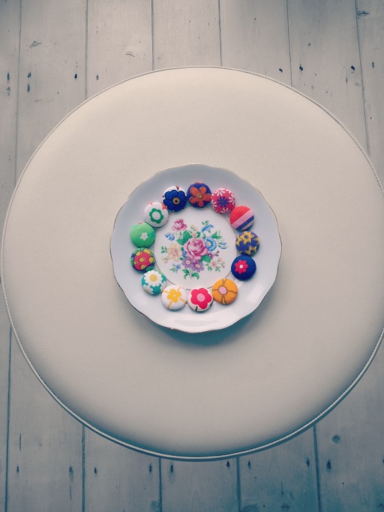 modflowers: vintage fabric buttons