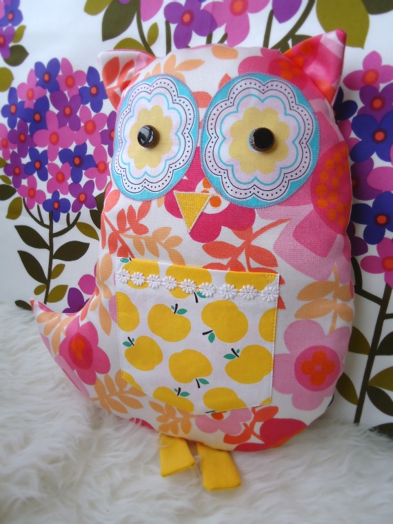 owl cushion pink & yellow 570