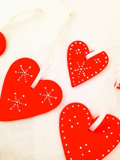 modflowers: wooden heart decorations by nettynot