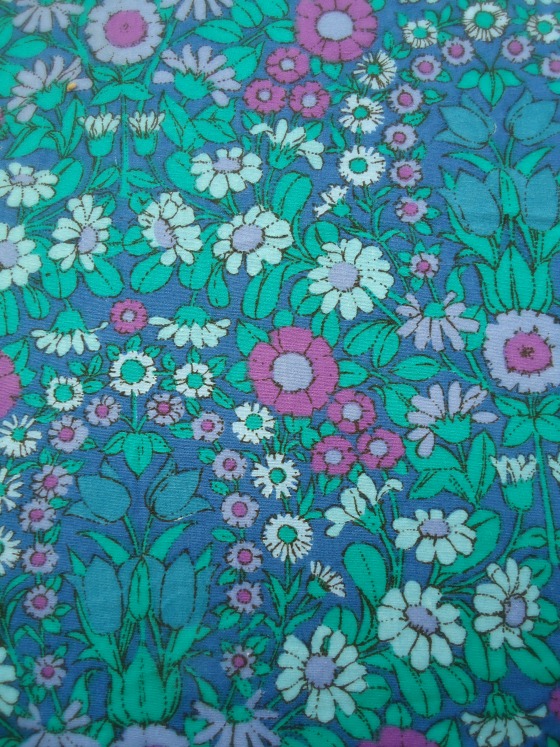 Jonelle Daisy Chain fabric, designed by Pat Albeck - modflowers