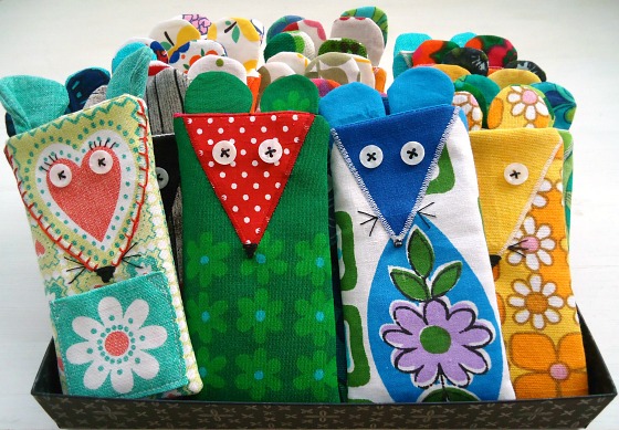 modflowers: vintage fabric mouse iphone covers