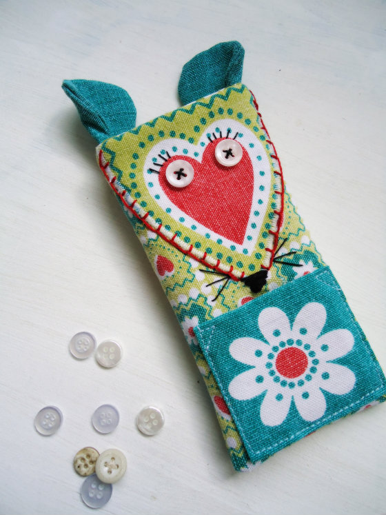 modflowers: miss mouse handmade iPhone case vintage fabric