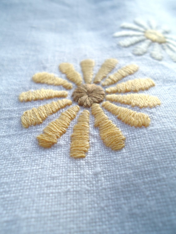 vintage embroidered flower 560