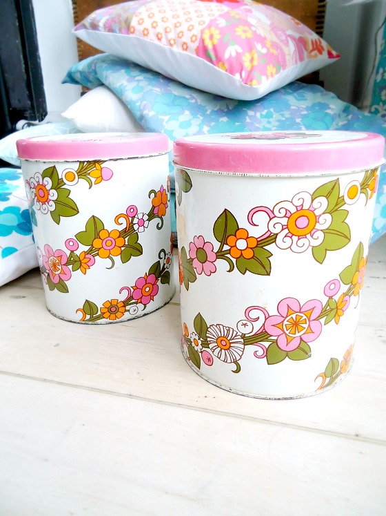 modflowers: pink thrifted tins 