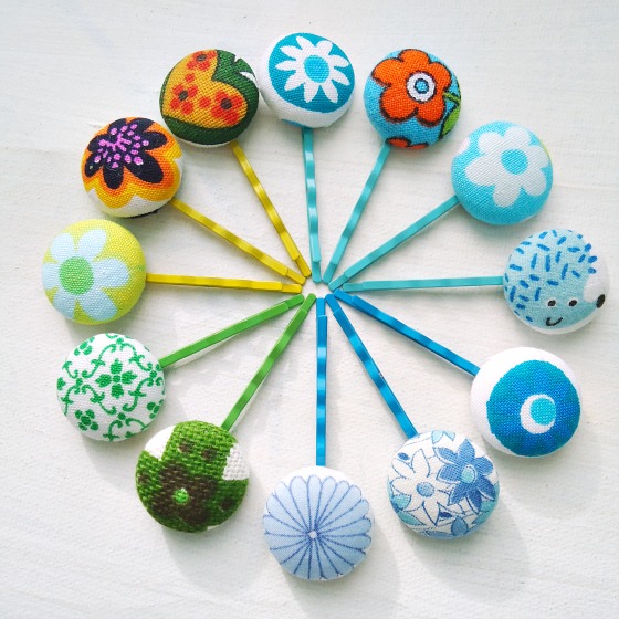 modflowers: vintage fabric button hair grips