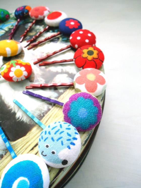 modflowers: vintage fabric button hair grips