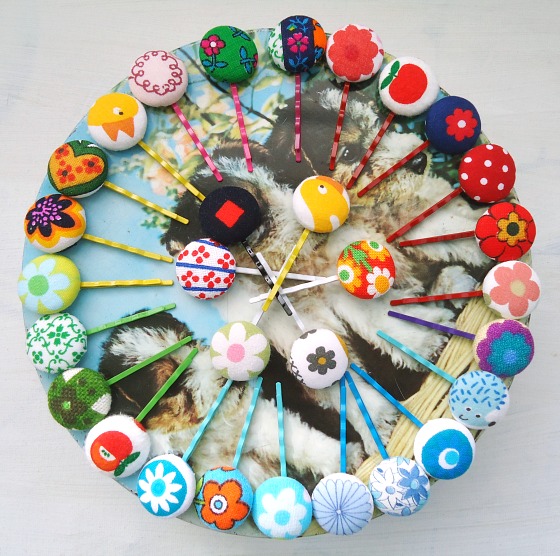 modflowers: vintage fabric button hair grips