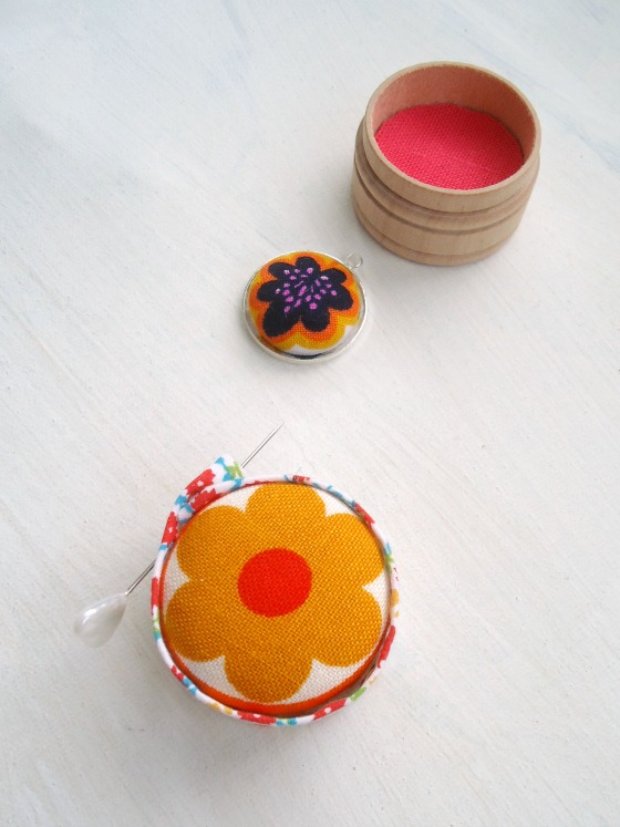 modflowers: vintage fabric jewellery