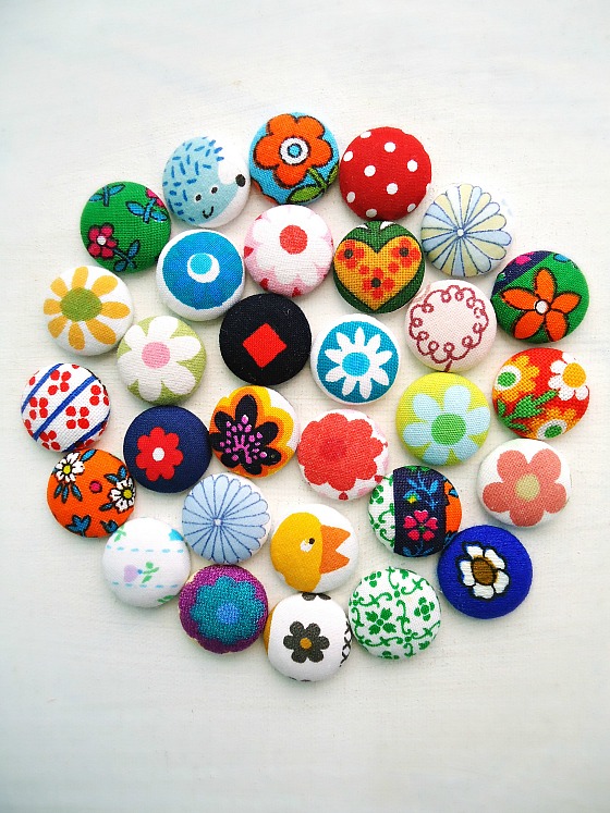 modflowers: vintage fabric buttons