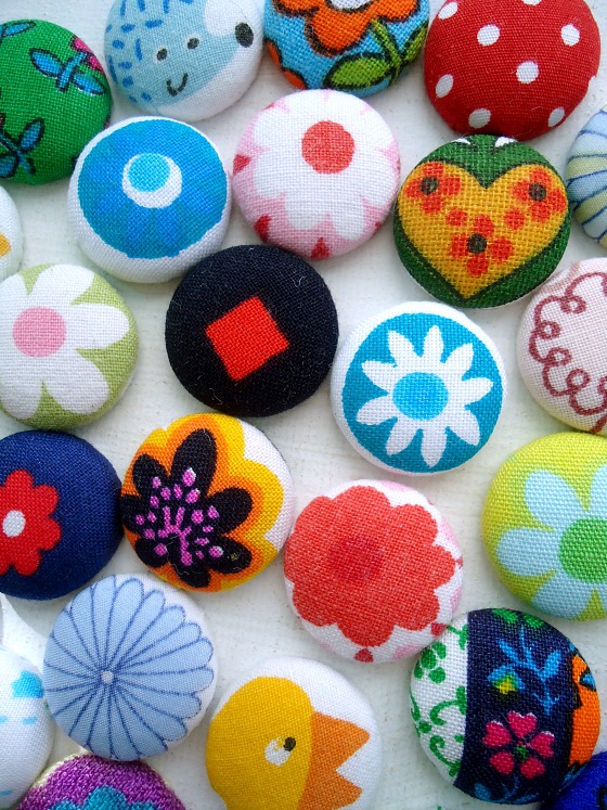 modflowers: vintage fabric buttons