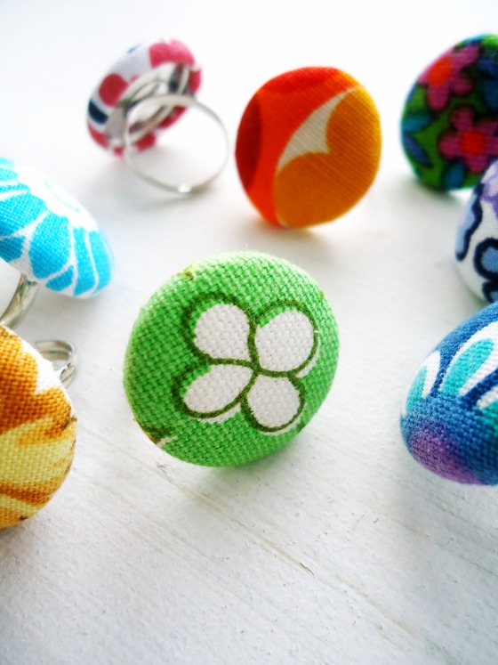 modflowers: vintage fabric button rings