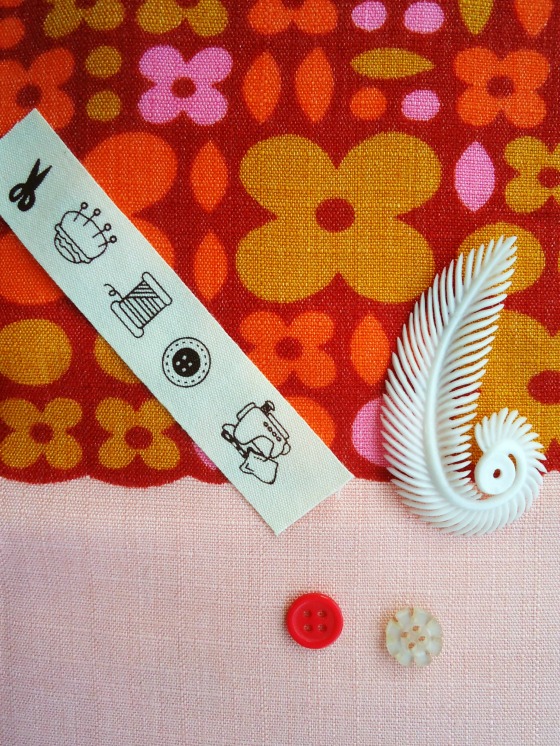 modflowers: vintage tablecloth and buttons