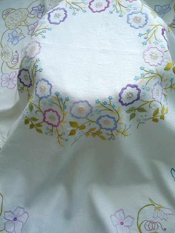 modflowers: vintage embroidered tablecloth