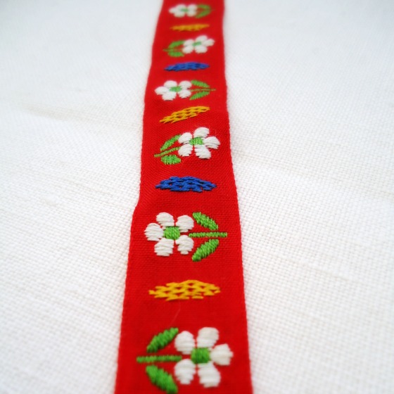 modflowers: vintage red trim