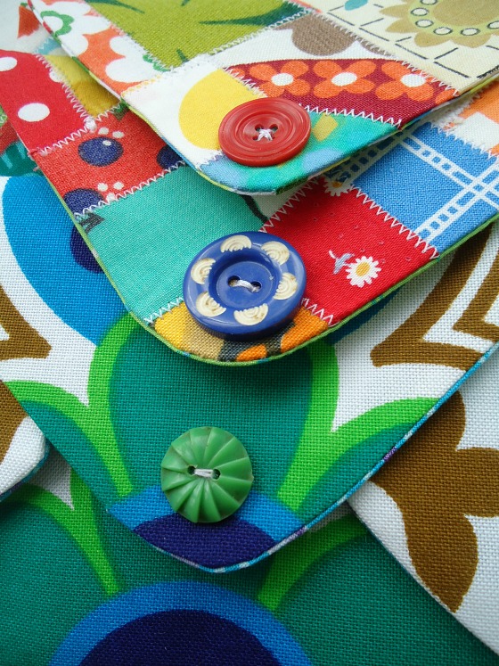 modflowers: patchwork envelopes with vintage buttons