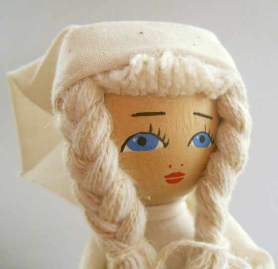 modflowers: vintage Swedish wooden doll