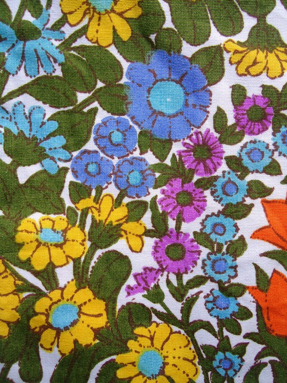 modflowers: gifted fabric, Daisy Chain by Pat Albeck