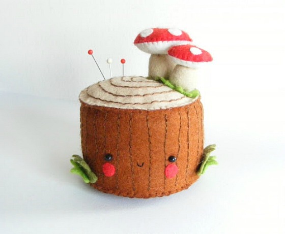 modflowers: pining for pincushions - felt tree stump pincushion by iManuFatti