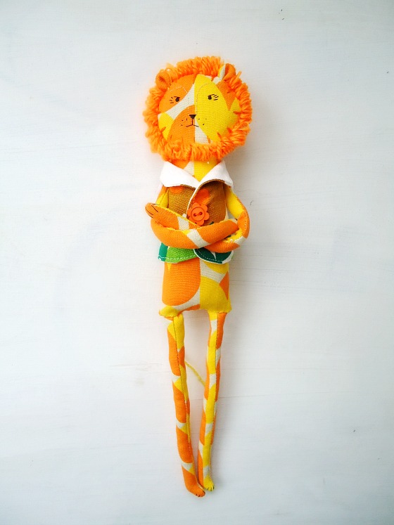 modflowers: golden cinnamon - grumpy lion doll