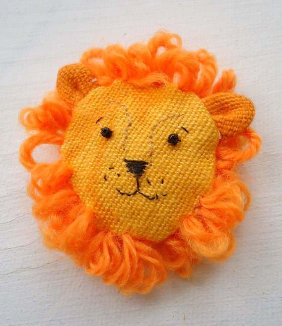 modflowers: change of mood - lion brooch