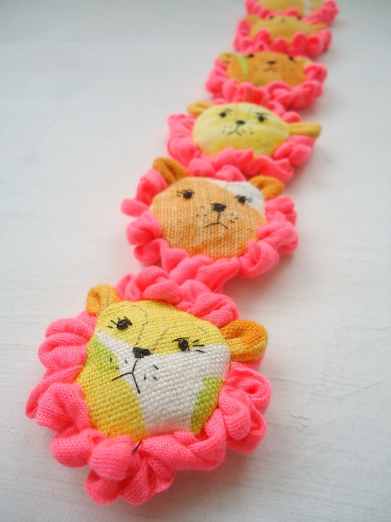 modflowers: change of mood - grumpy lion brooches