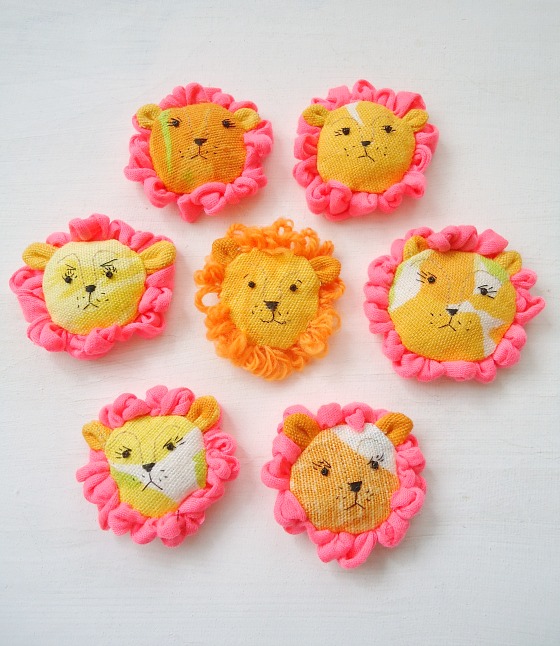 modflowers: change of mood - grumpy lion brooches