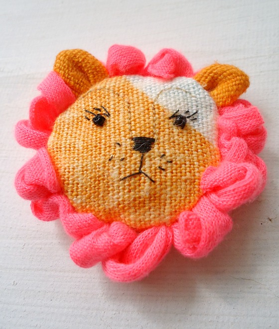 modflowers: change of mood - grumpy lion brooch