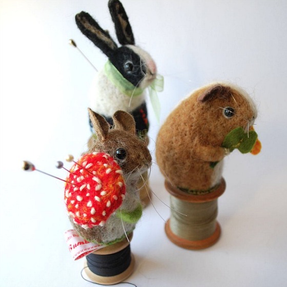 modflowers: pining for pincushions: pincushions by Miss Bumbles