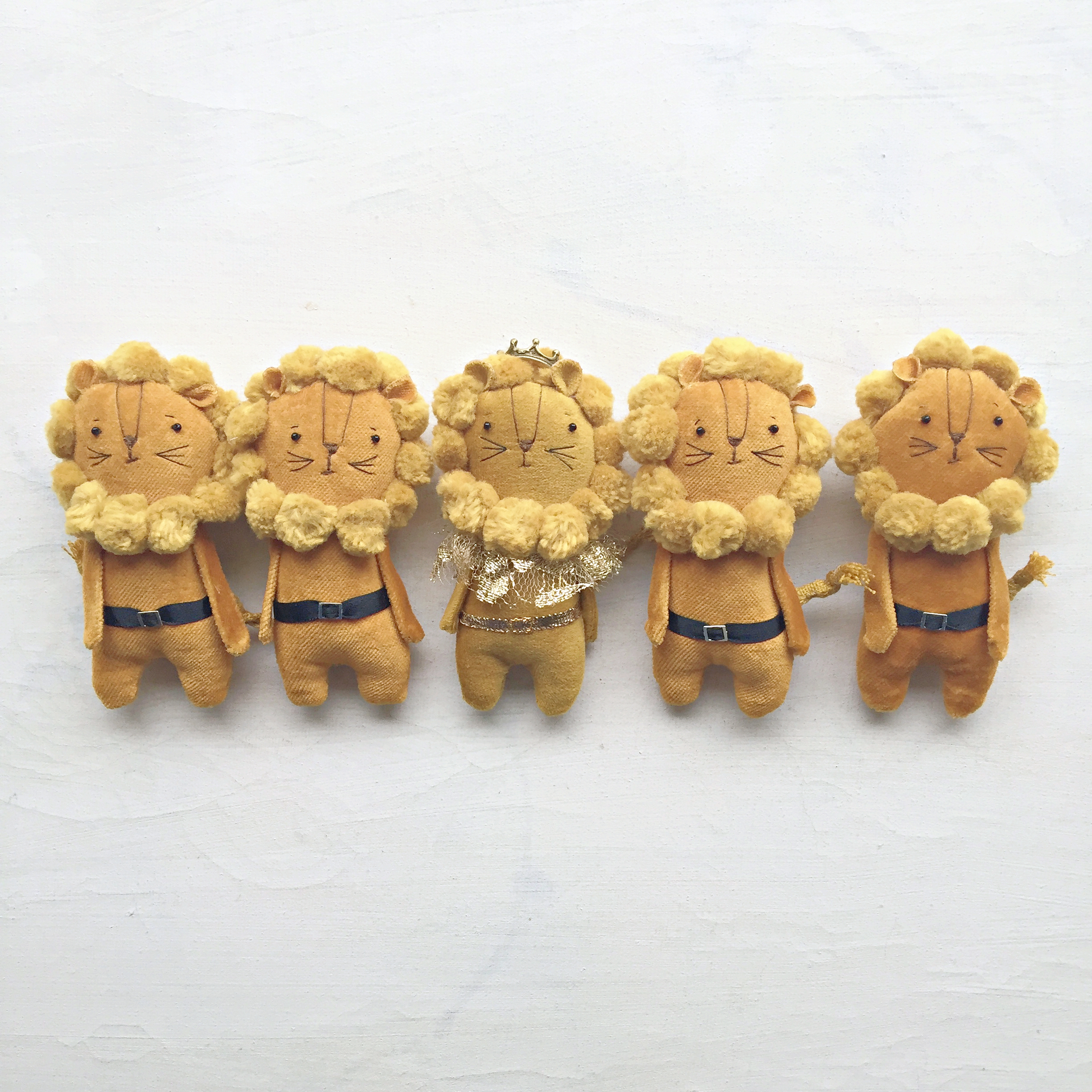 modflowers: golden cinnamon - little lion dolls