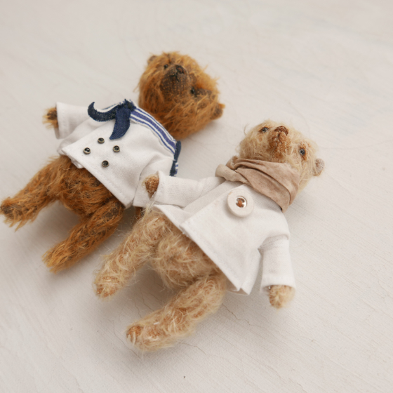 Teddy togs: miniature bears by modflowers